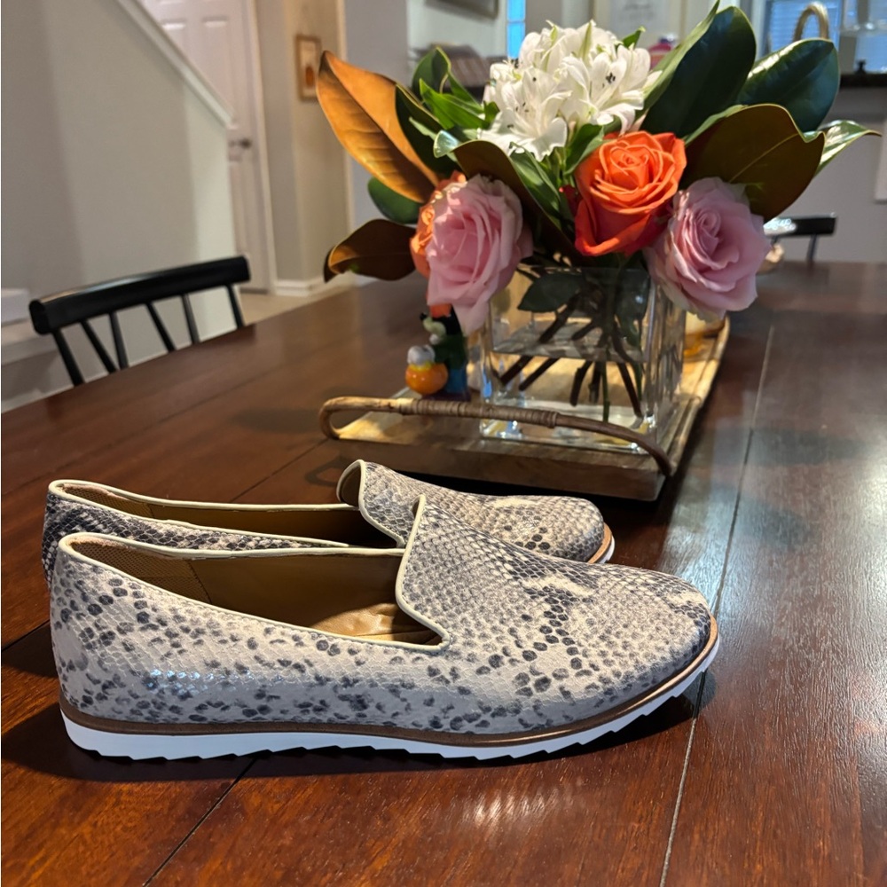 NEW COMFORTIVA women's ryen slip-on in black multi snakeskin
